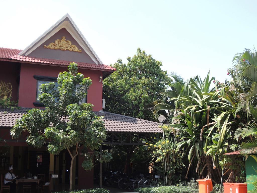 Elephant Blanc Phnom Penh Exterior photo