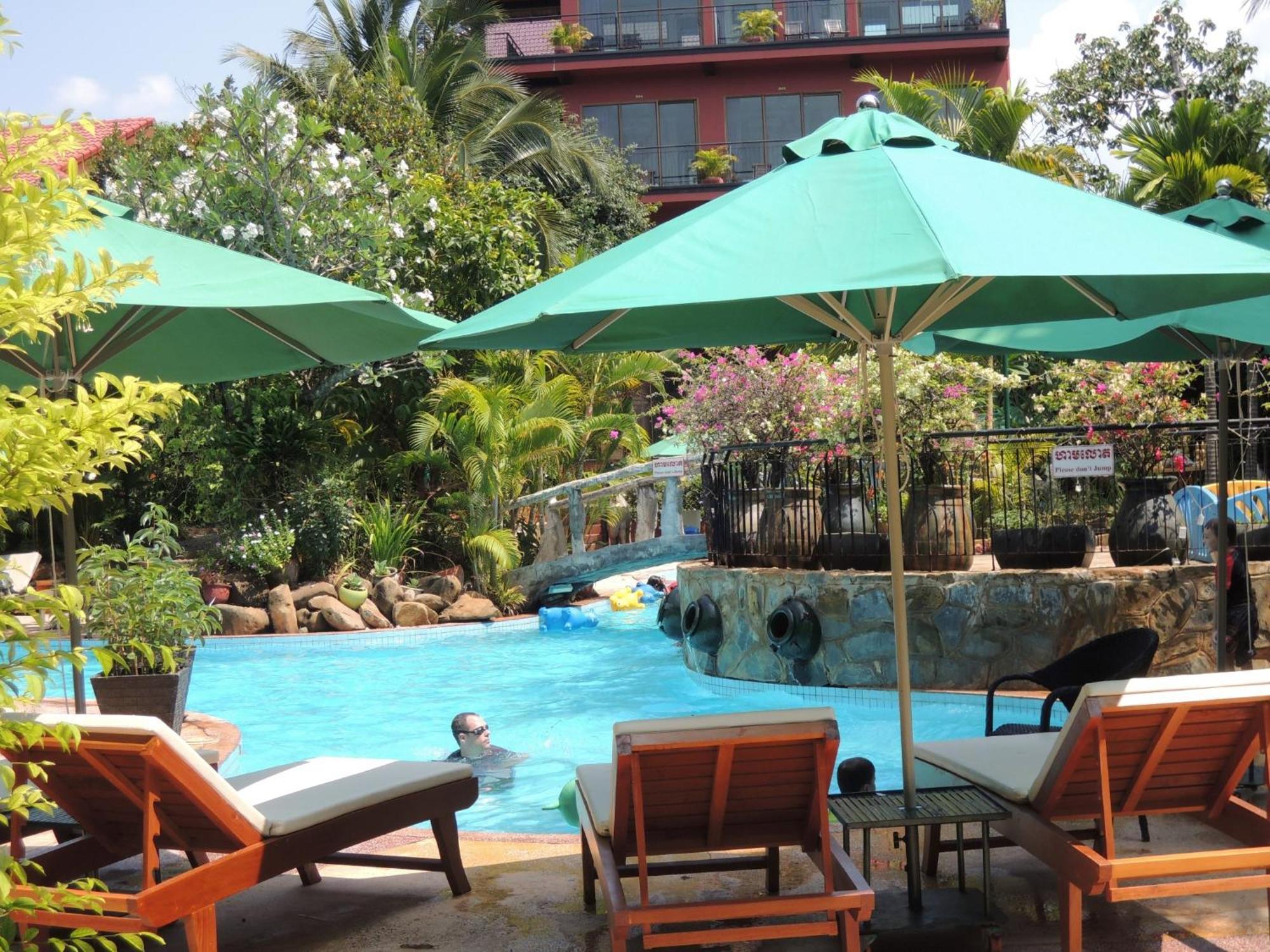 Elephant Blanc Phnom Penh Exterior photo